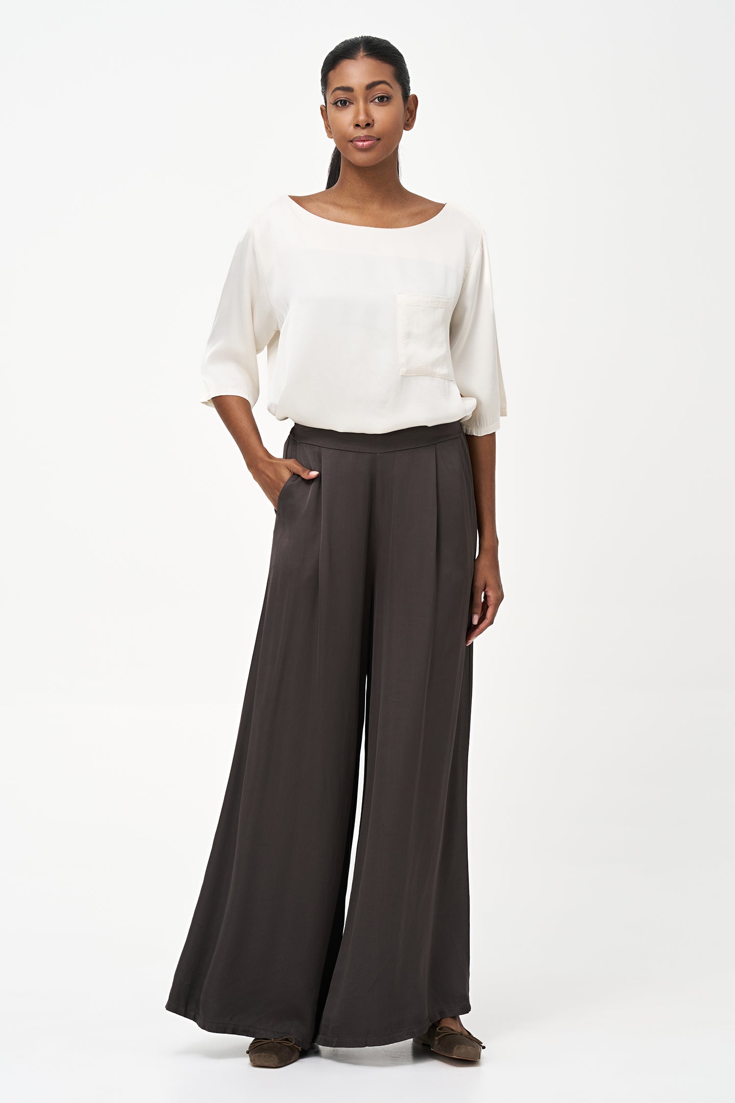 Women's Woven Pull-On Wide Leg Pants With Slash Pockets