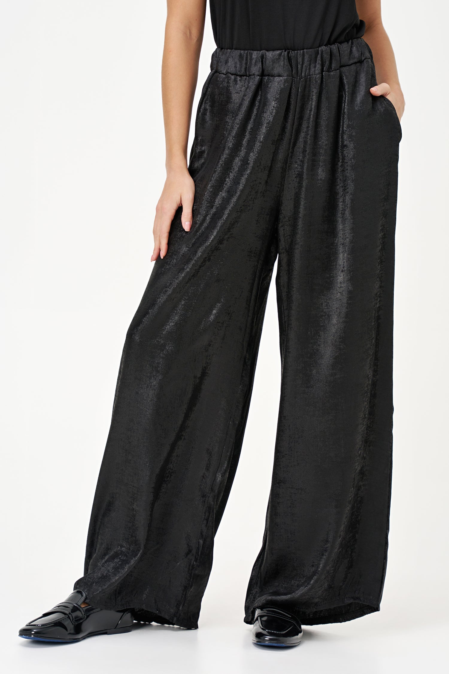 Women's woven pull-on wide leg pants, with slash pockets
