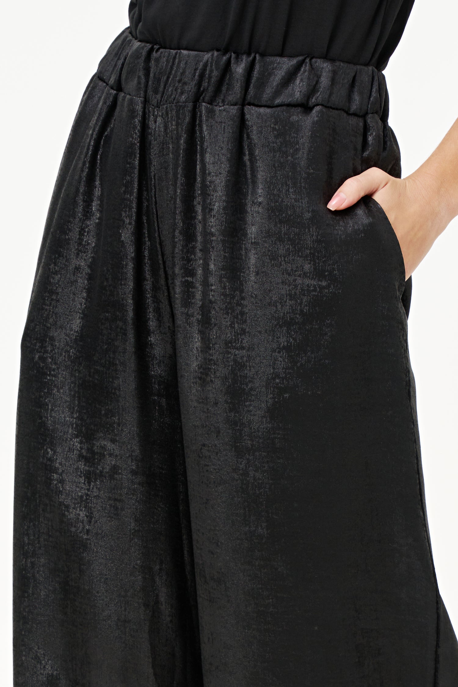 Women's woven pull-on wide leg pants, with slash pockets