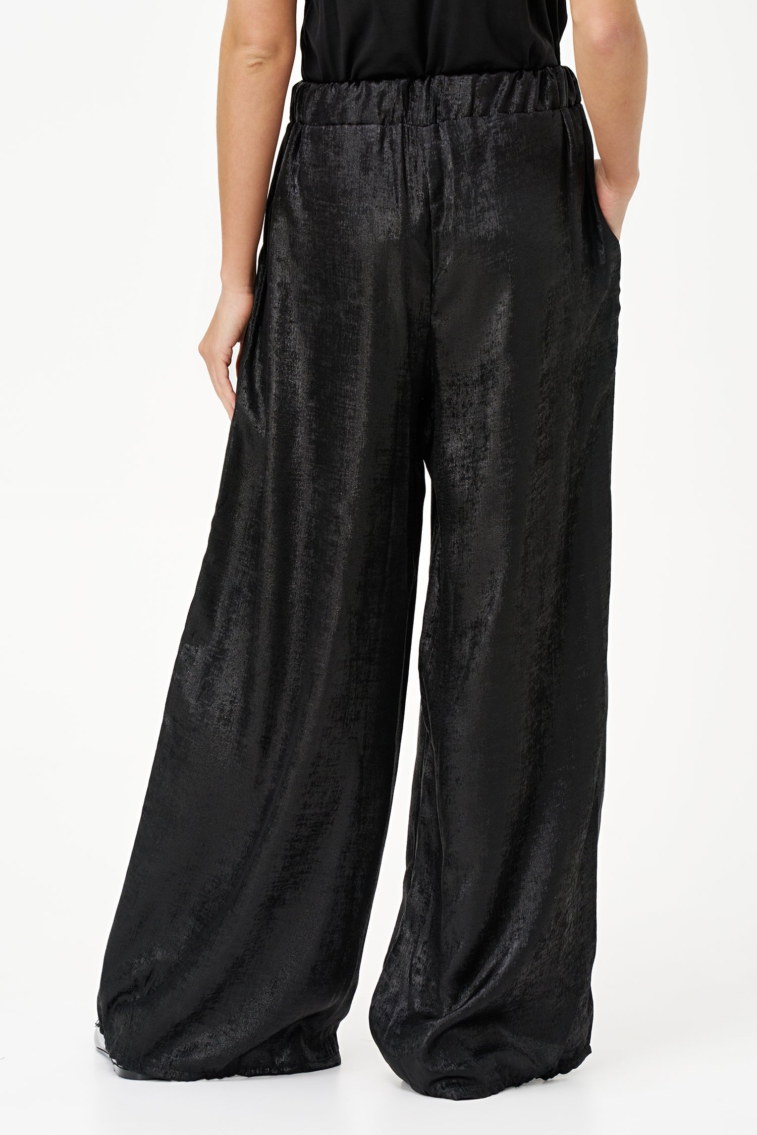 Women's woven pull-on wide leg pants, with slash pockets