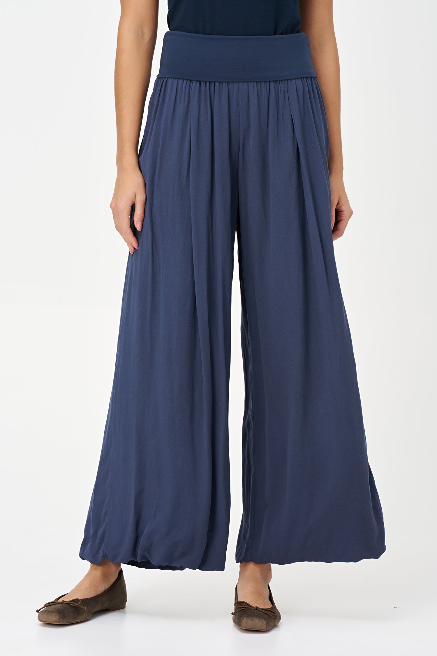 Women's Woven Pull-On Pants
