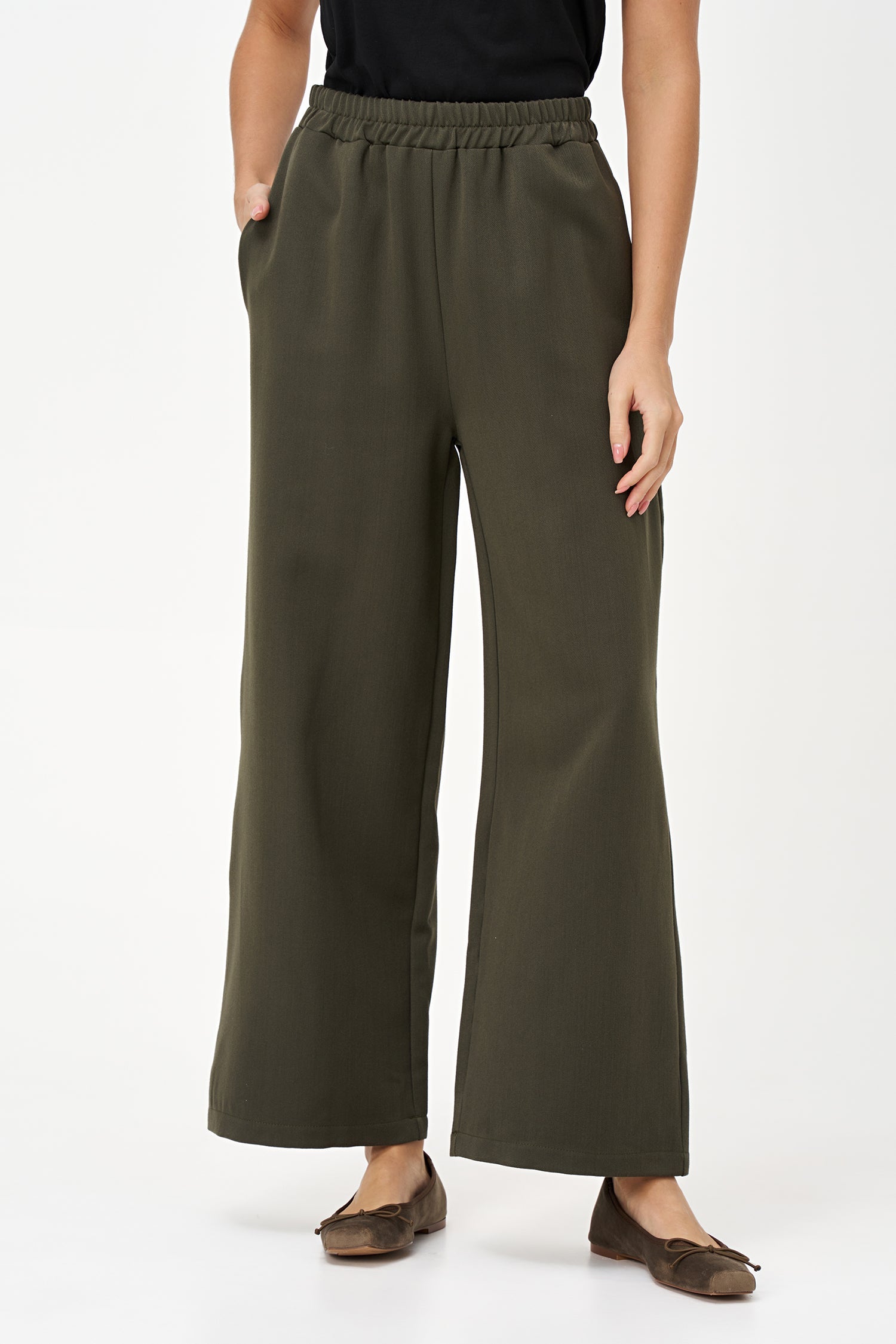 Women's Woven Pull-On Straight Leg Pants