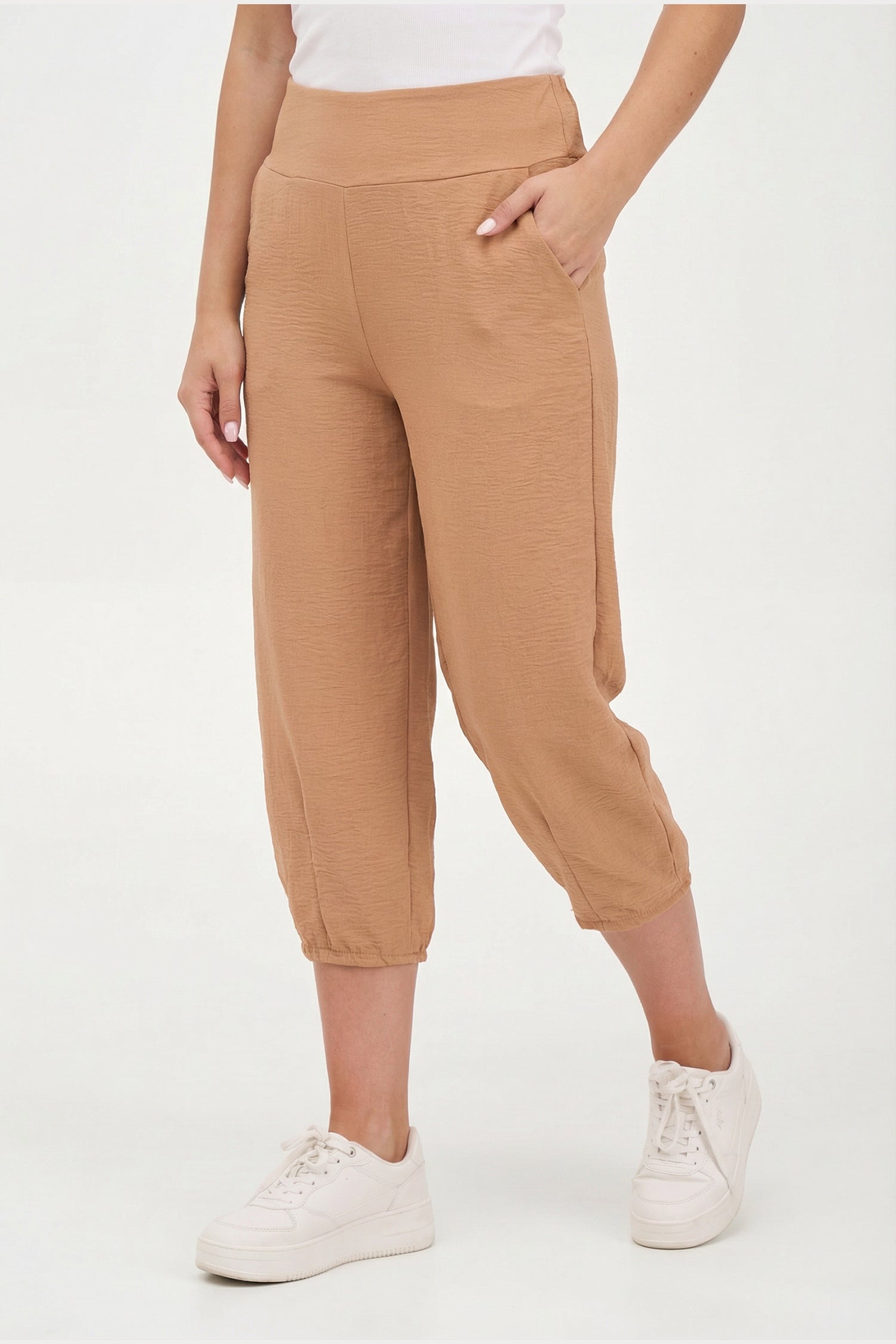 Women's Woven Capri Trousers