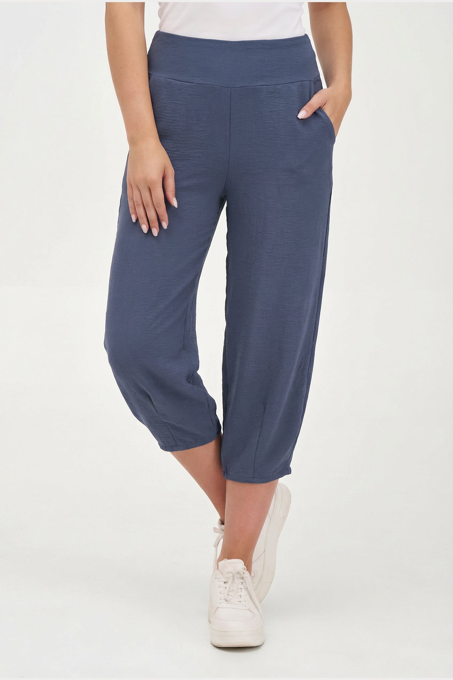 Women's Woven Capri Trousers