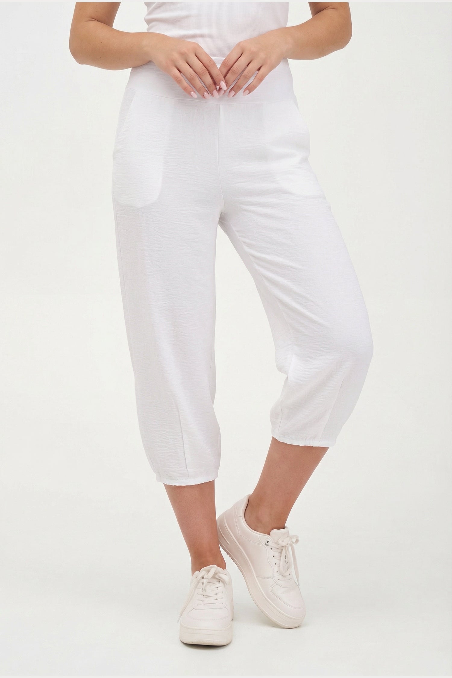 Women's Woven Capri Trousers
