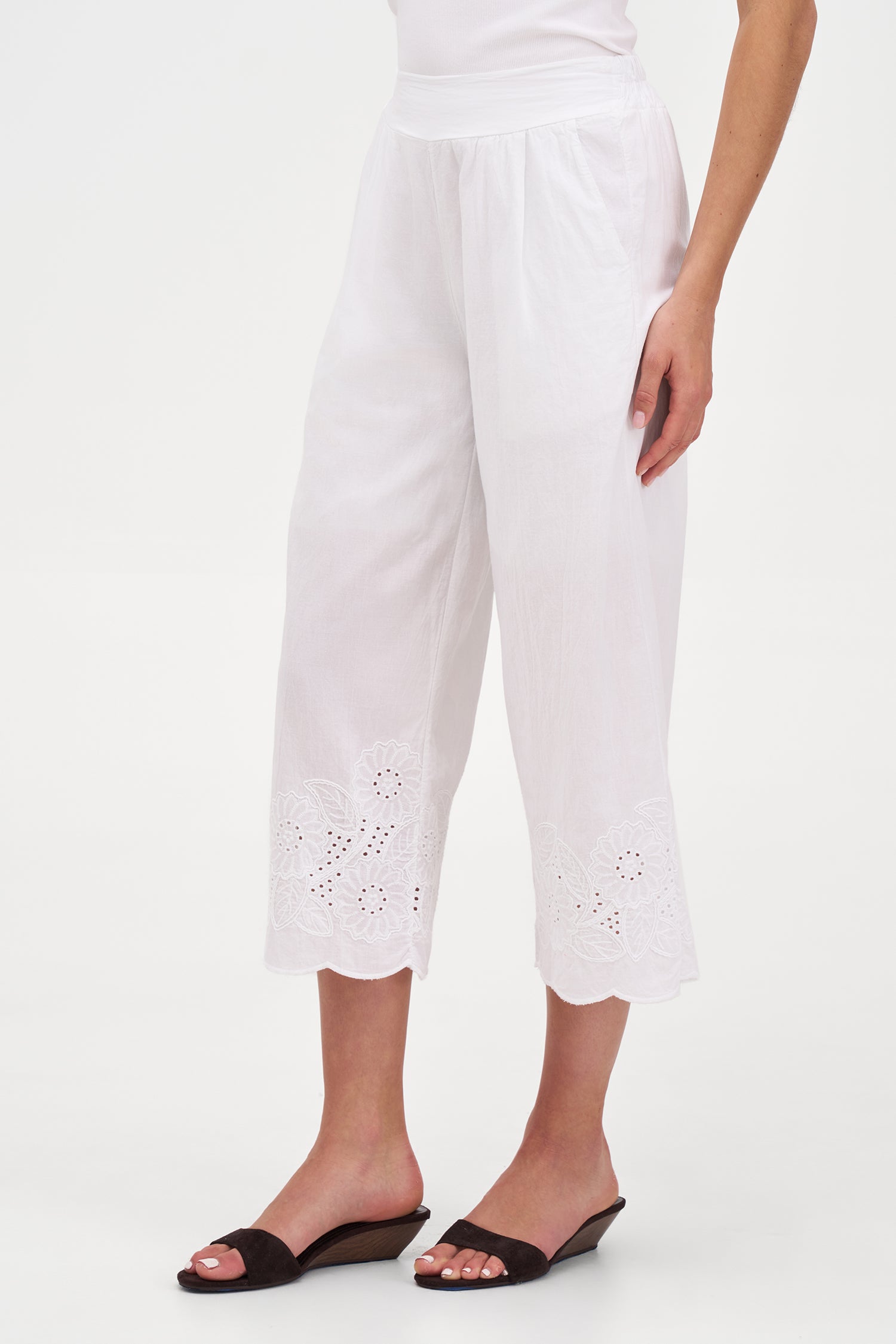 Women's Woven Capri Trousers