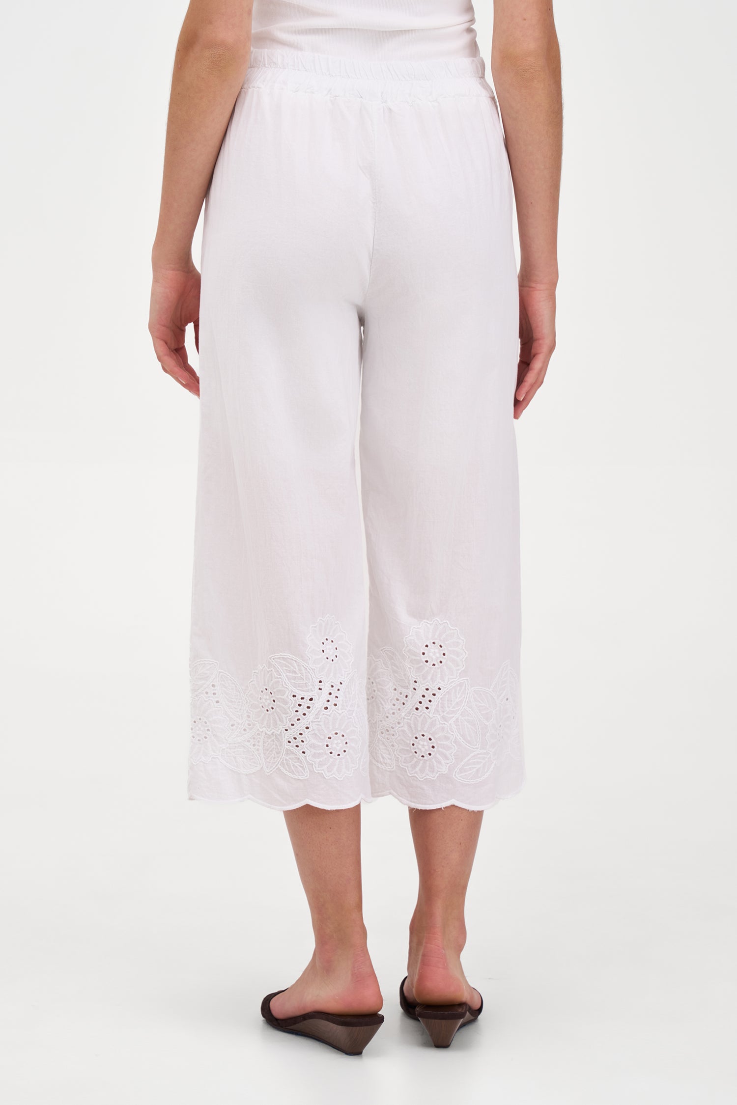 Women's Woven Capri Trousers