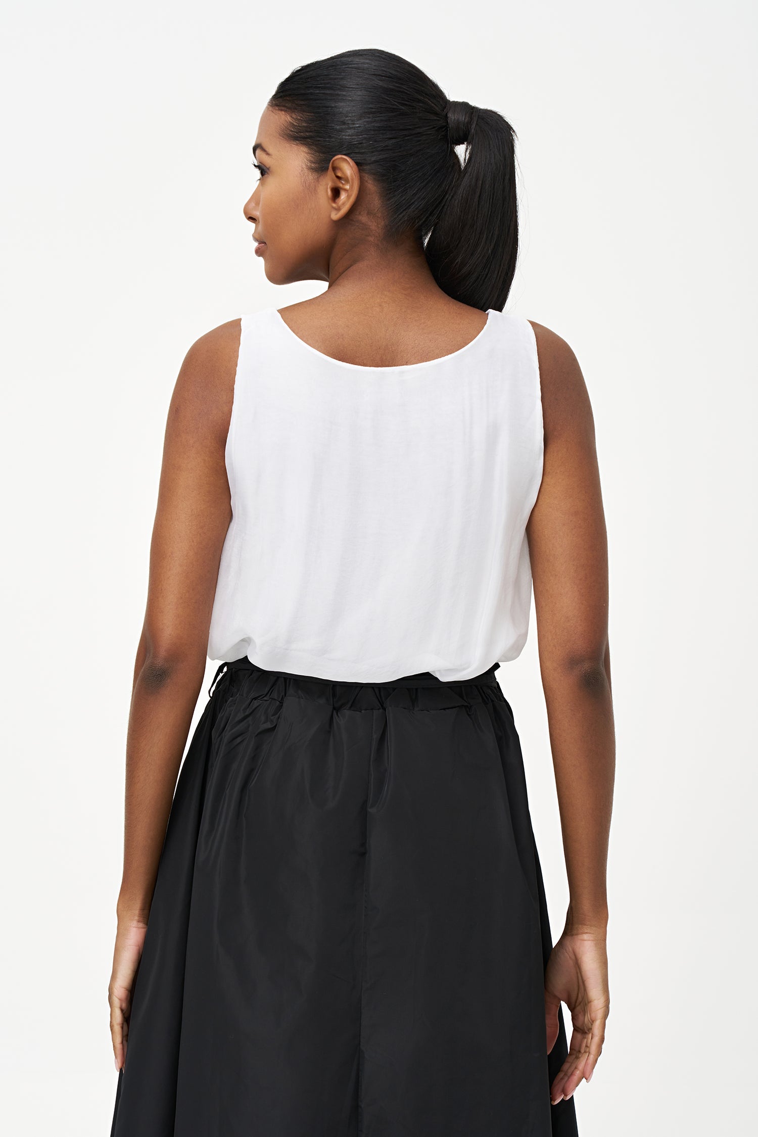 Women's Woven Scoop Neck Sleeveless Top