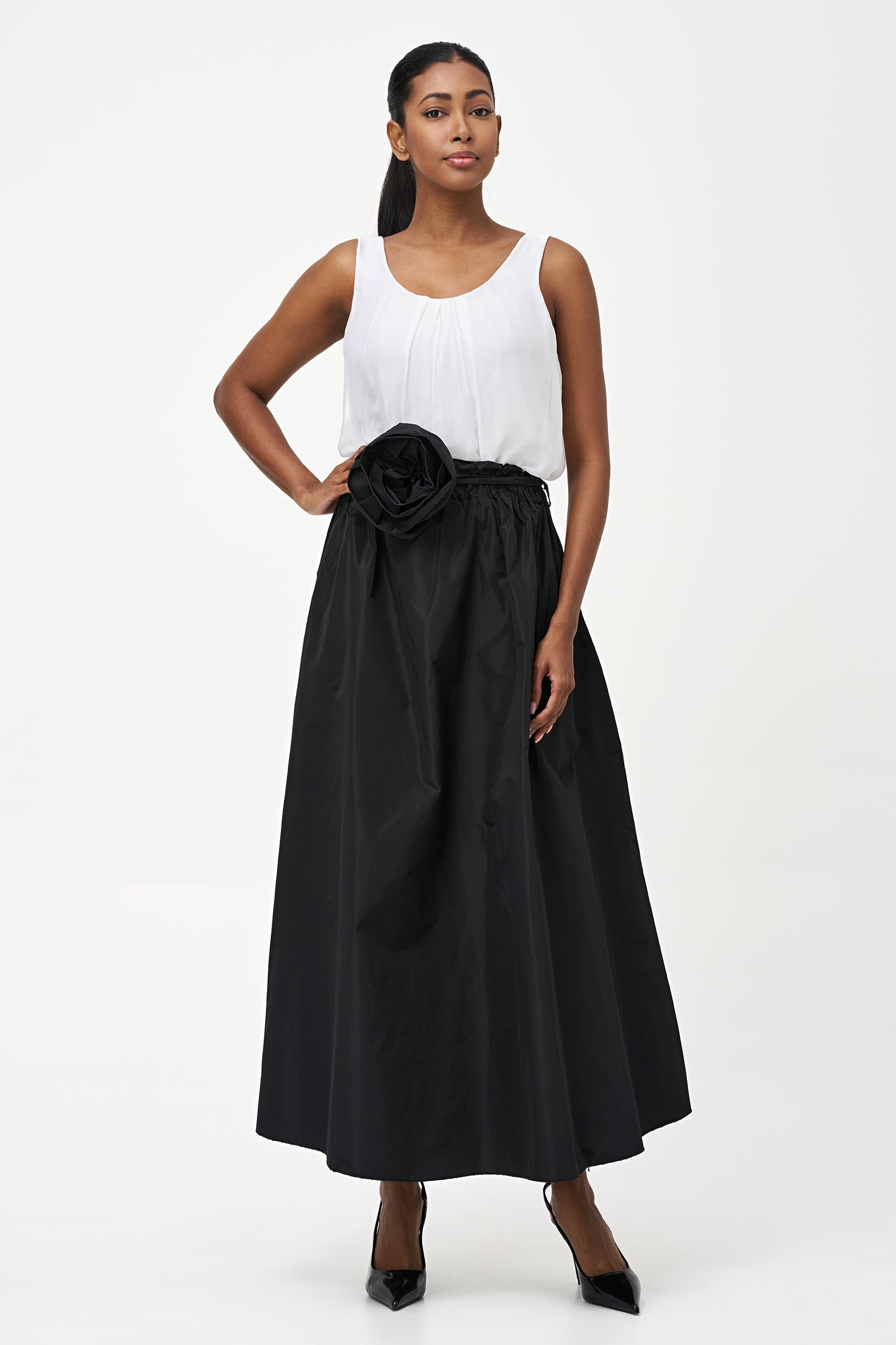 Women's Woven Scoop Neck Sleeveless Top