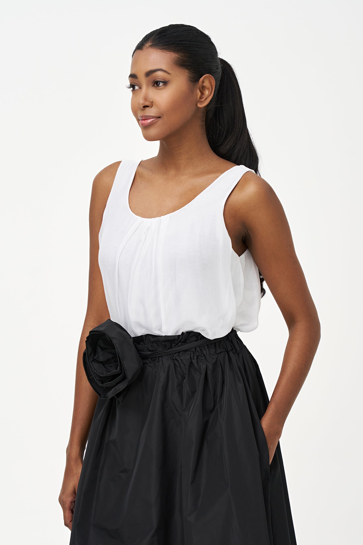 Women's Woven Scoop Neck Sleeveless Top