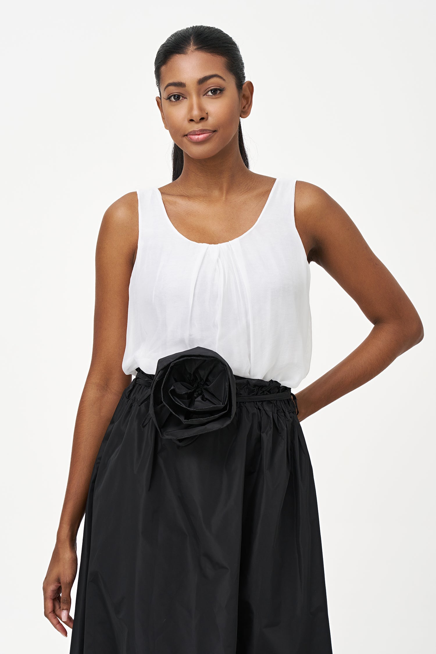 Women's Woven Scoop Neck Sleeveless Top