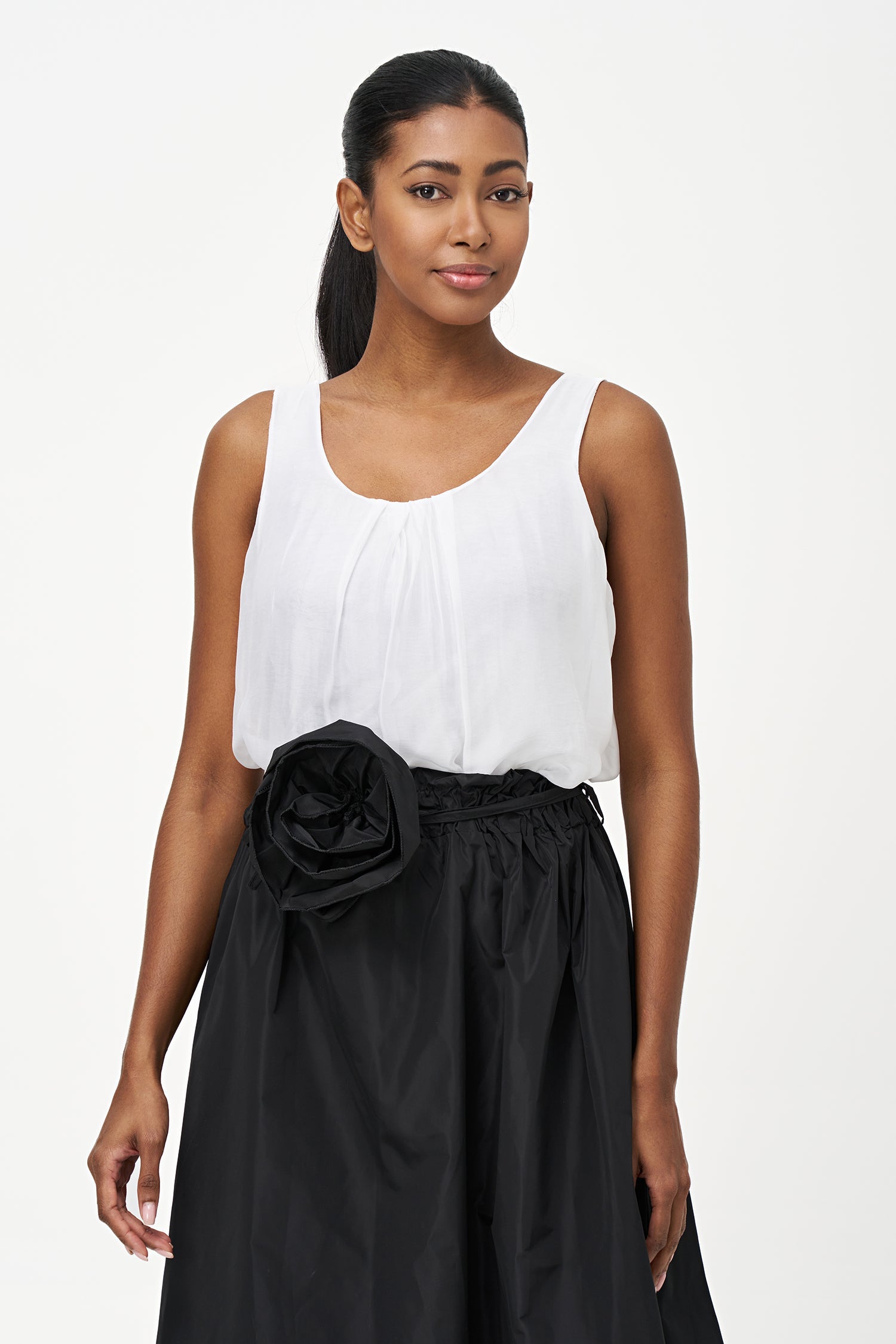 Women's Woven Scoop Neck Sleeveless Top