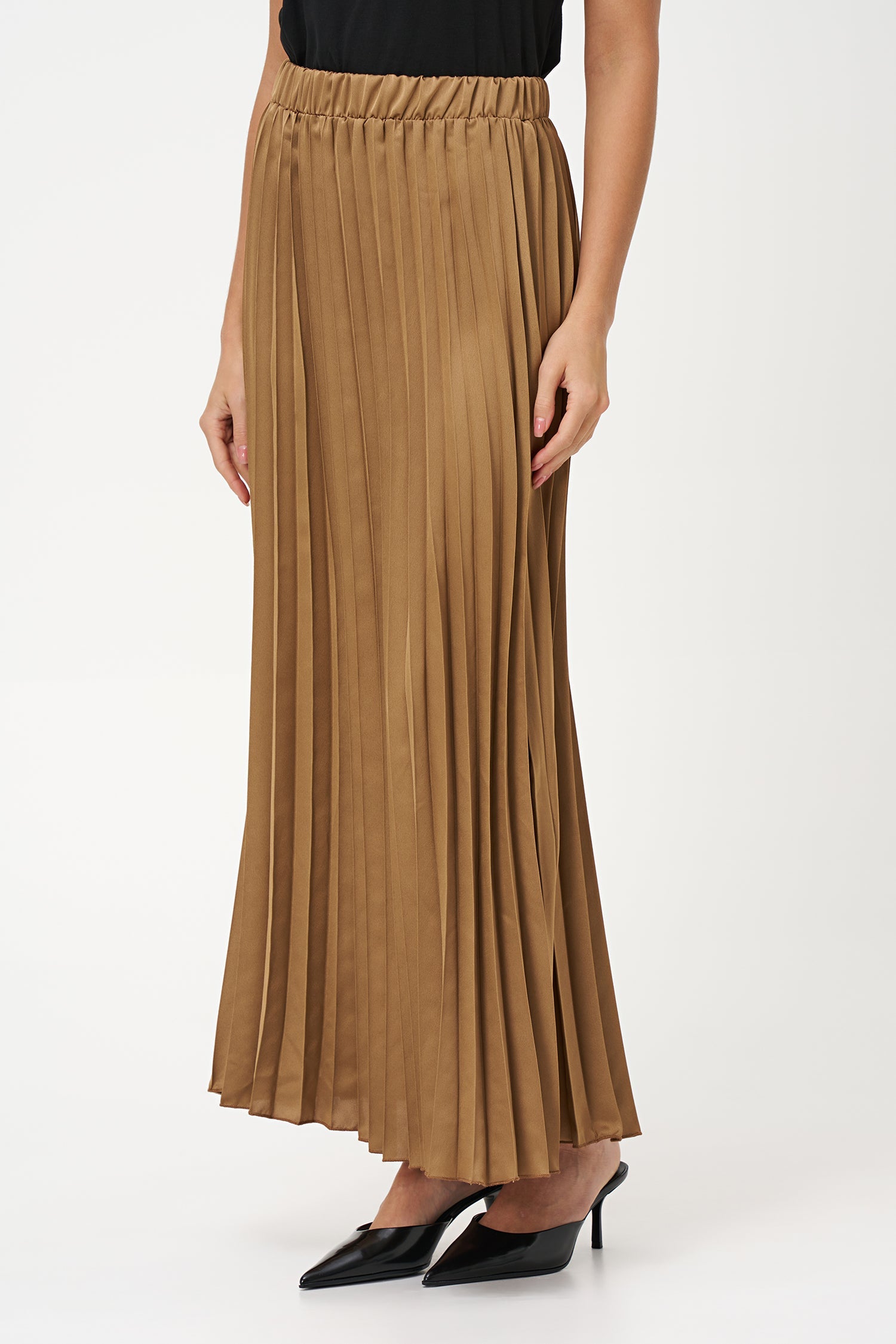 Women’s maxi pleated pull-on a-line skirt