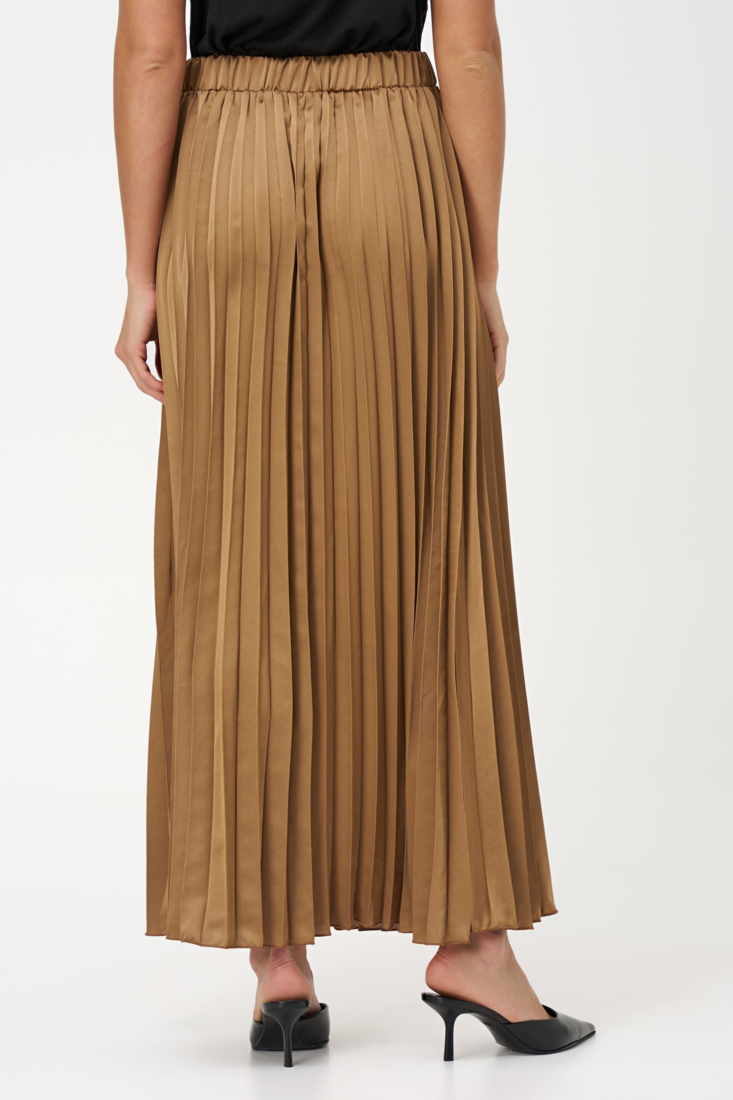 Women’s maxi pleated pull-on a-line skirt