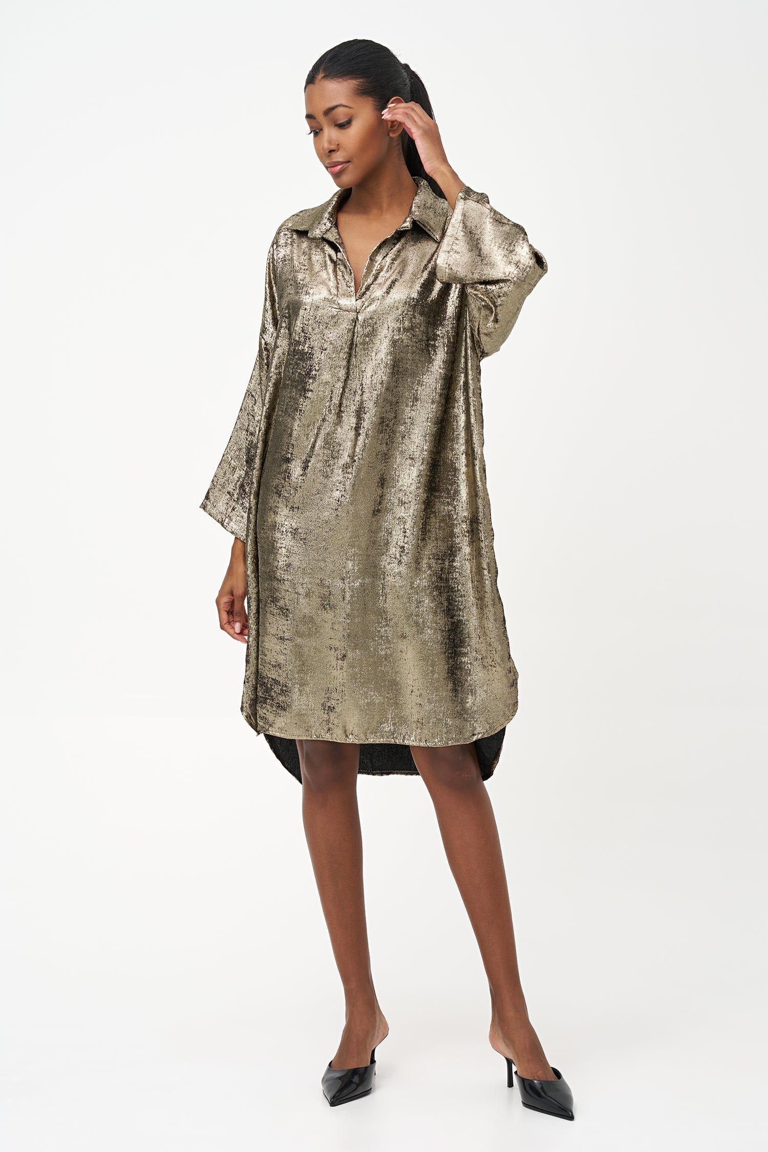 Women's woven knee-length long sleeve dress, with a shirt collar and dropped shoulders