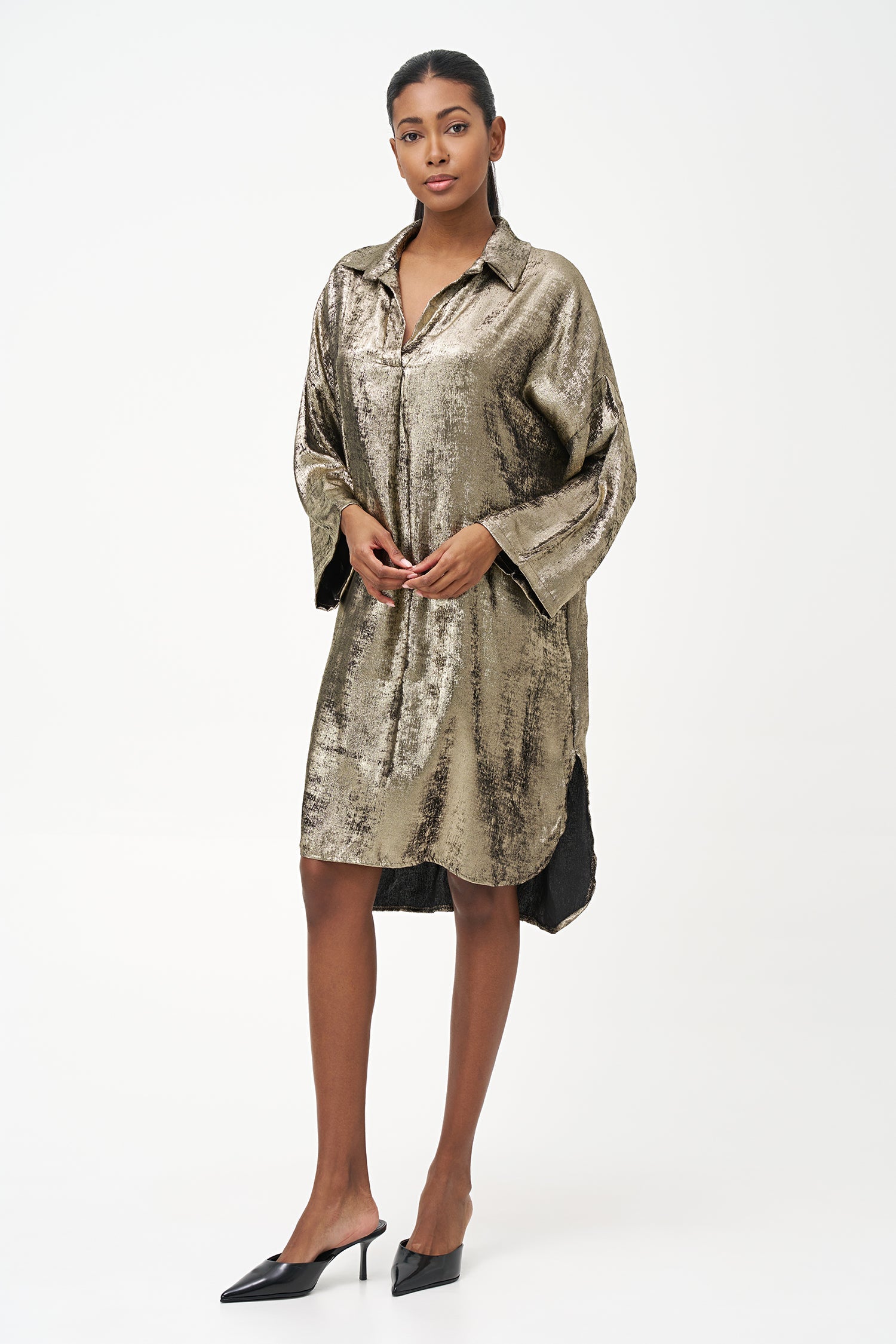 Women's woven knee-length long sleeve dress, with a shirt collar and dropped shoulders