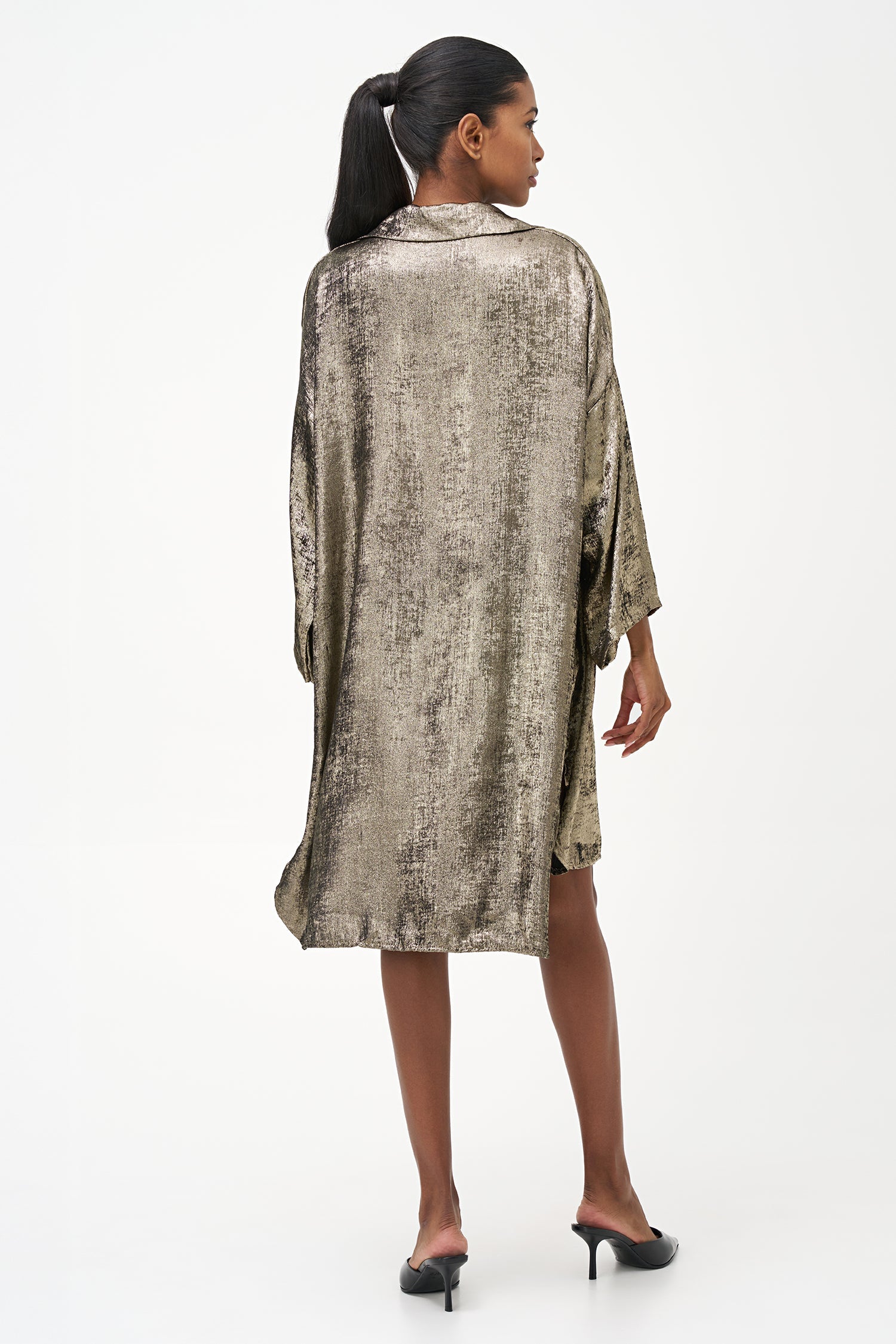 Women's woven knee-length long sleeve dress, with a shirt collar and dropped shoulders