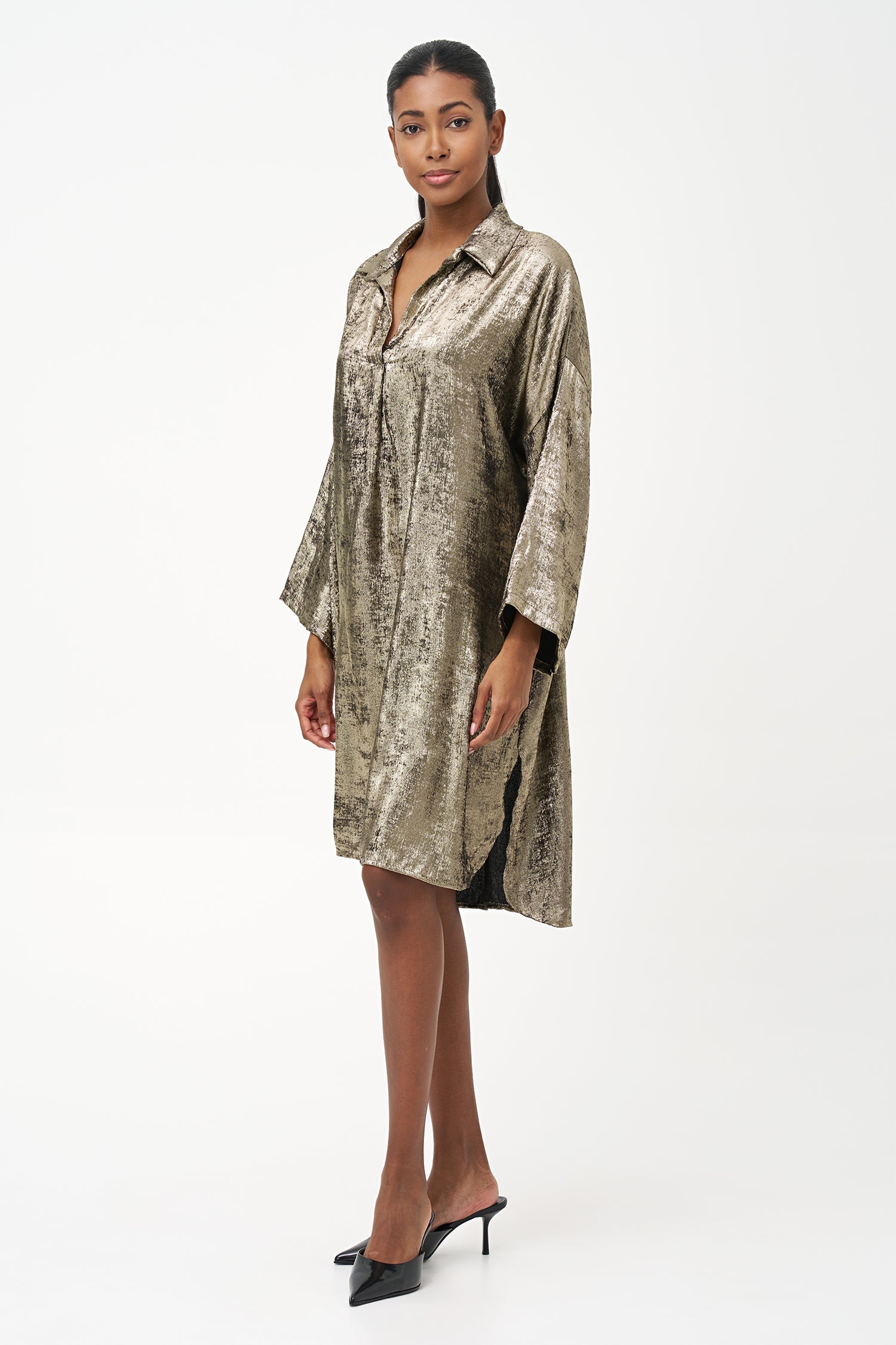 Women's woven knee-length long sleeve dress, with a shirt collar and dropped shoulders