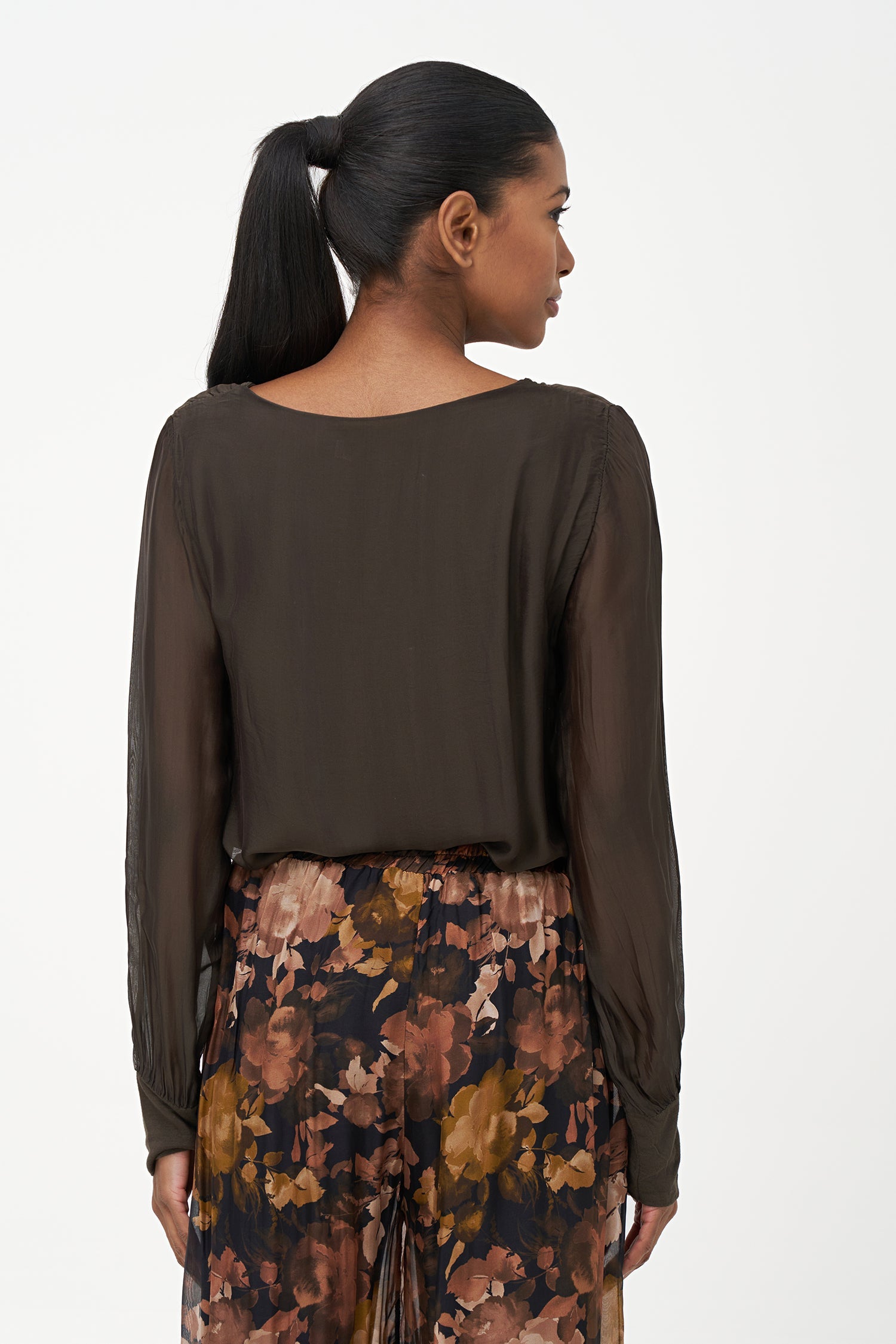Women's Woven Long Sleeve Crew-Neck Top With Cuffs