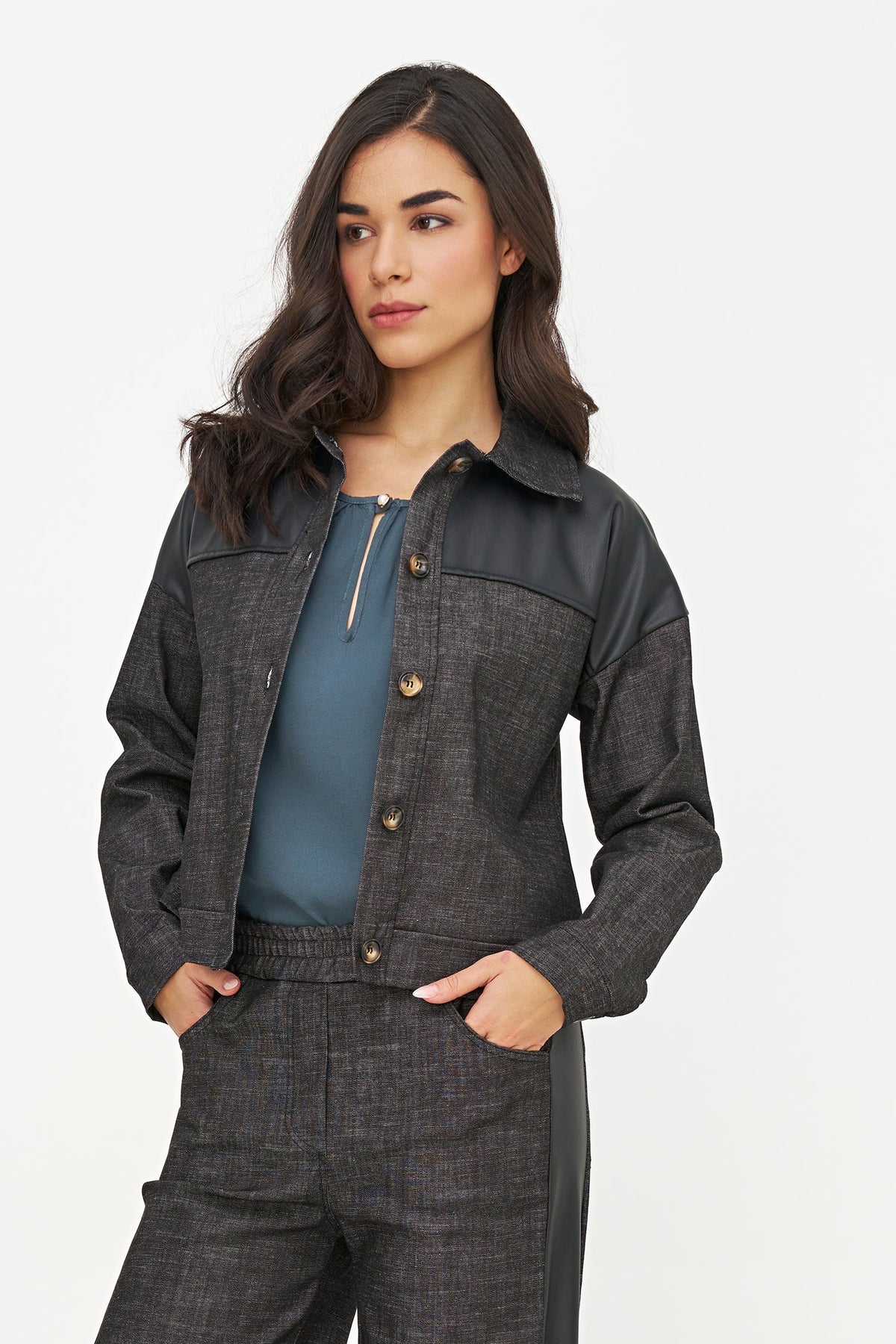 Women's Woven Mid-Weight Button-Down Long Sleeve Denim Jacket