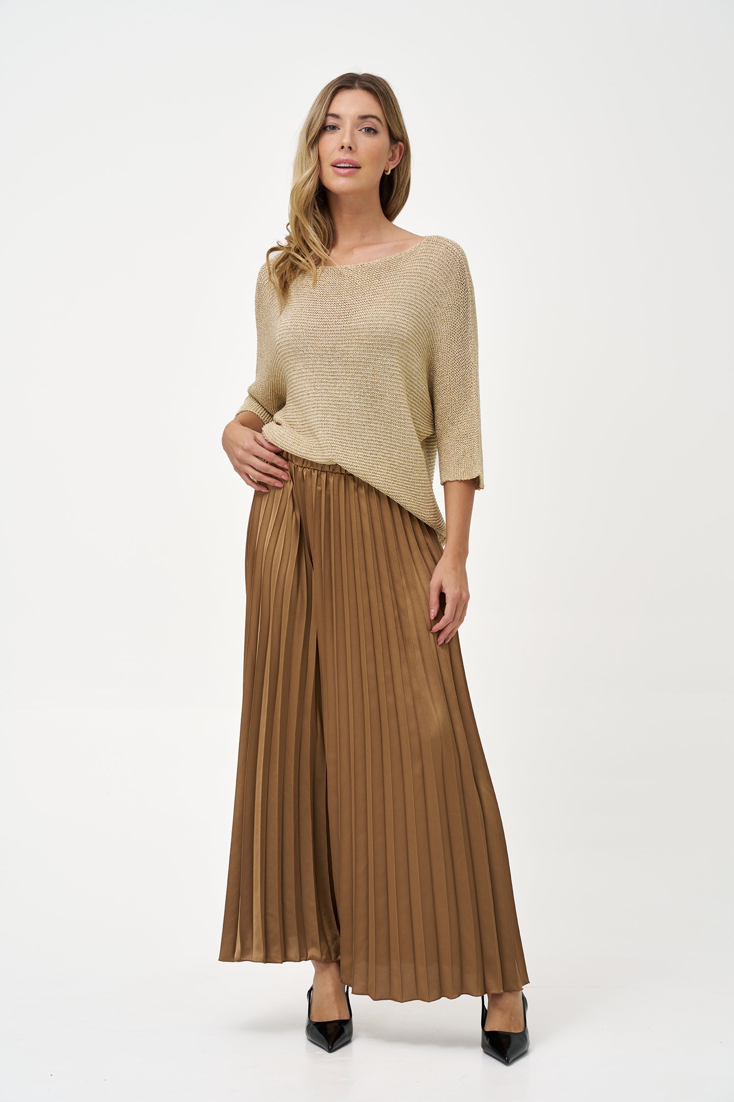 Women’s knit boat-neck sweater, with 3/4th length sleeves