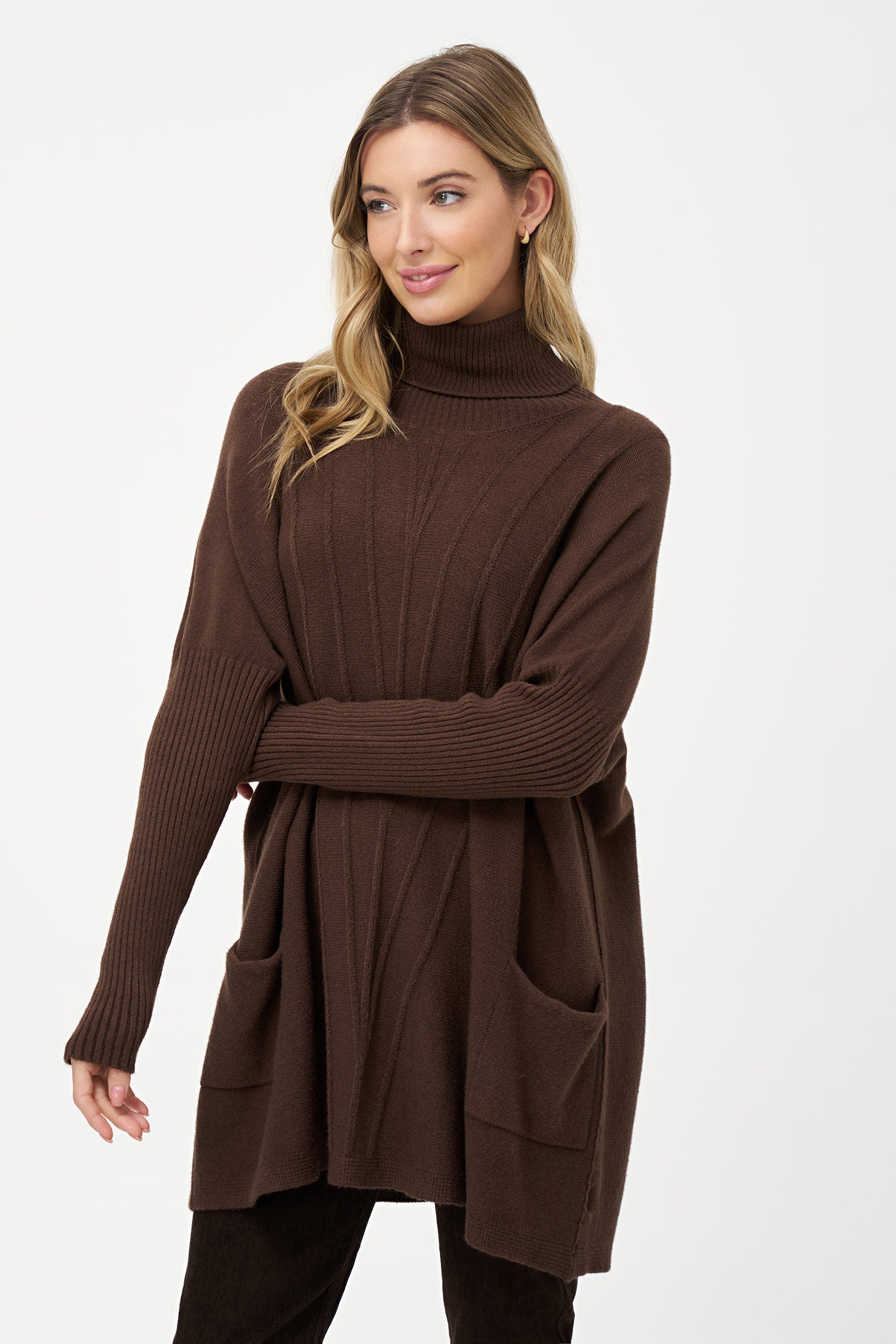 Women's Knit Vertical Rib Detailed Turtleneck Sweater With Long Sleeves And Front Patch Pockets