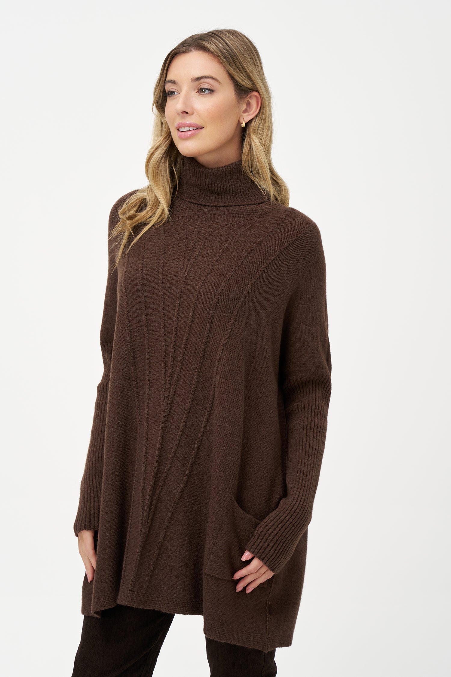 Women's Knit Vertical Rib Detailed Turtleneck Sweater With Long Sleeves And Front Patch Pockets
