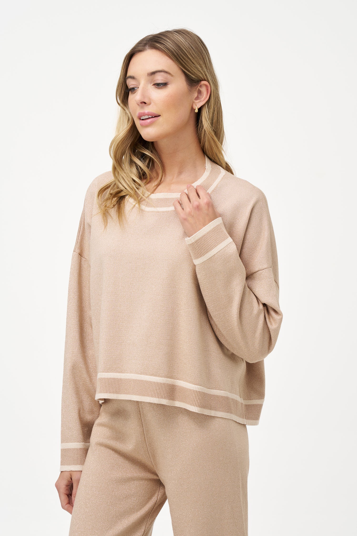 Women's knit crew-neck sweater, with long sleeves