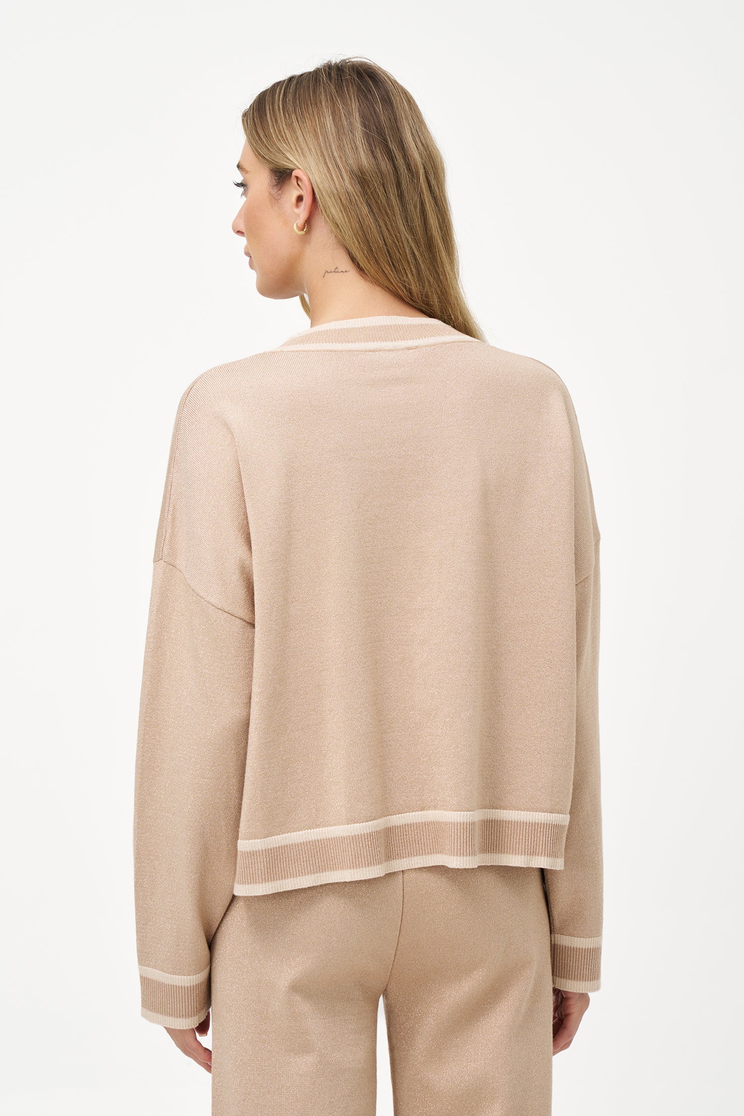 Women's knit crew-neck sweater, with long sleeves